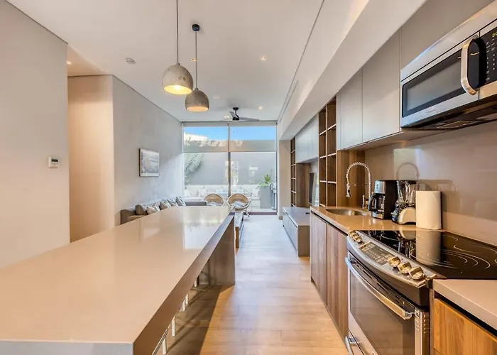 Сasa de vacaciones Modern Marina-view Penthouse With Private Hot Tub, Pool & Netflix *