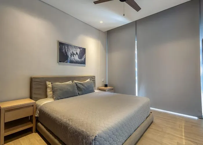 Сasa de vacaciones Modern Marina-view Penthouse With Private Hot Tub, Pool & Netflix *