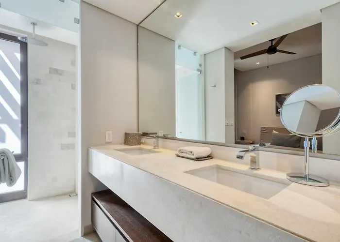 Modern Marina-view Penthouse With Private Hot Tub, Pool & Netflix Сasa de vacaciones Cabo San Lucas